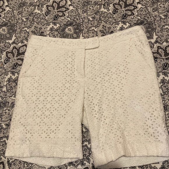SAN TROPEZ WEST sz8 WHITE EYELET PATTERNED SHORTS - Picture 2 of 5